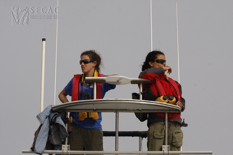 Leire Ruiz y Mara Arbelo en la torre de observación ©SECAC