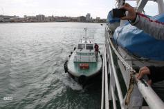 Saliendo a la mar en compañía de la lancha de los prácticos ©IEO